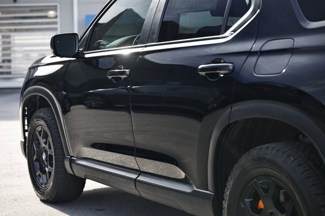 Used 2025 Honda Pilot TrailSport image 5