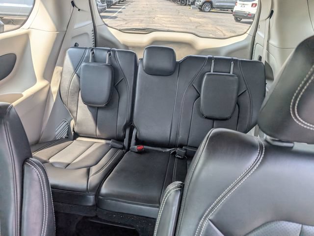 Used 2024 Chrysler Pacifica Touring-L FWD image 10