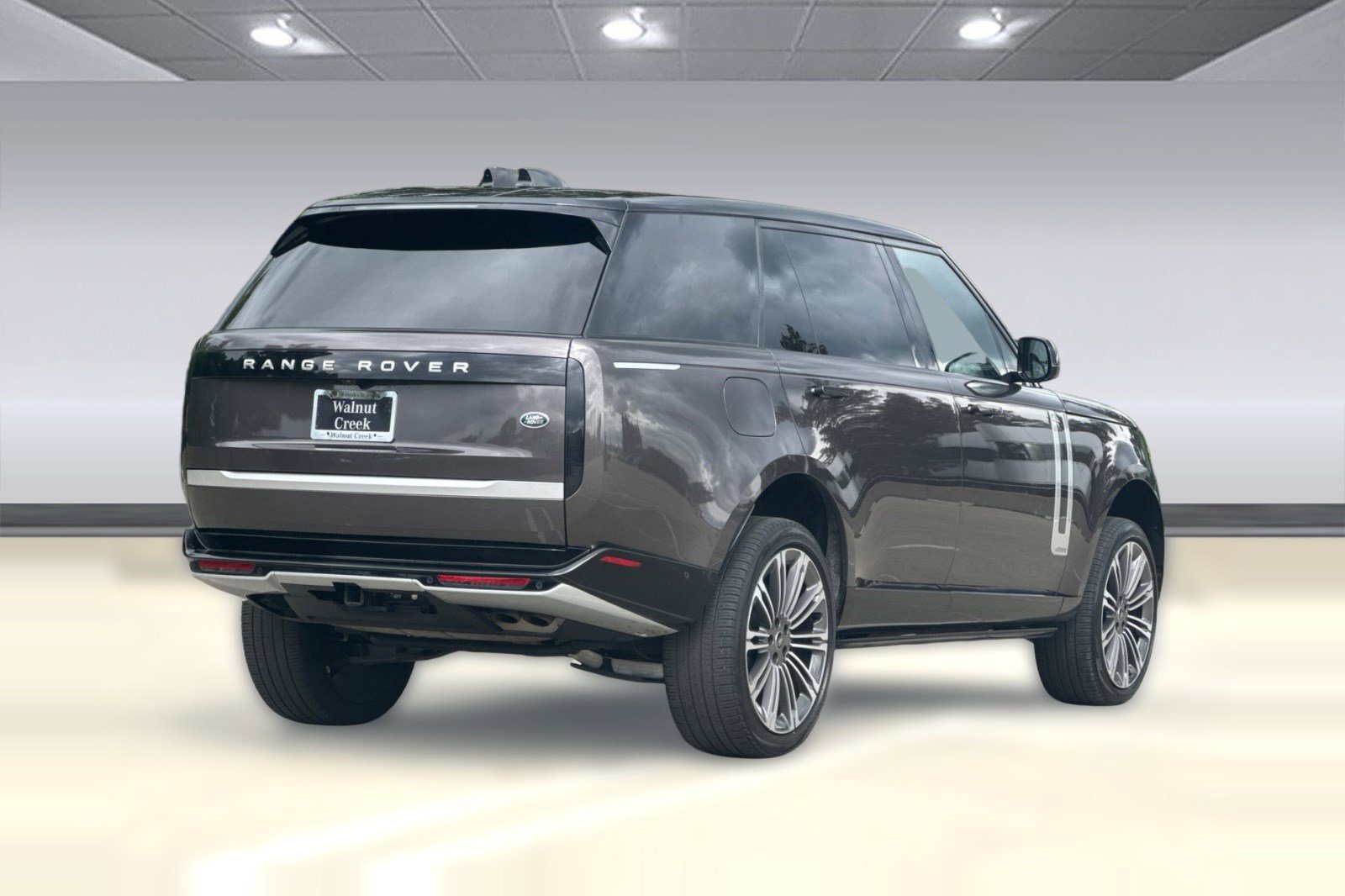 Used 2023 Land Rover Range Rover Long Wheelbase Autobiography image 9