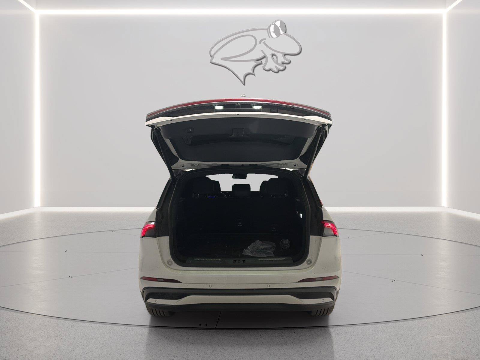 Used 2024 Lincoln Nautilus Reserve w/ Jet Appearance Package (87T) AWD/4WD image 9