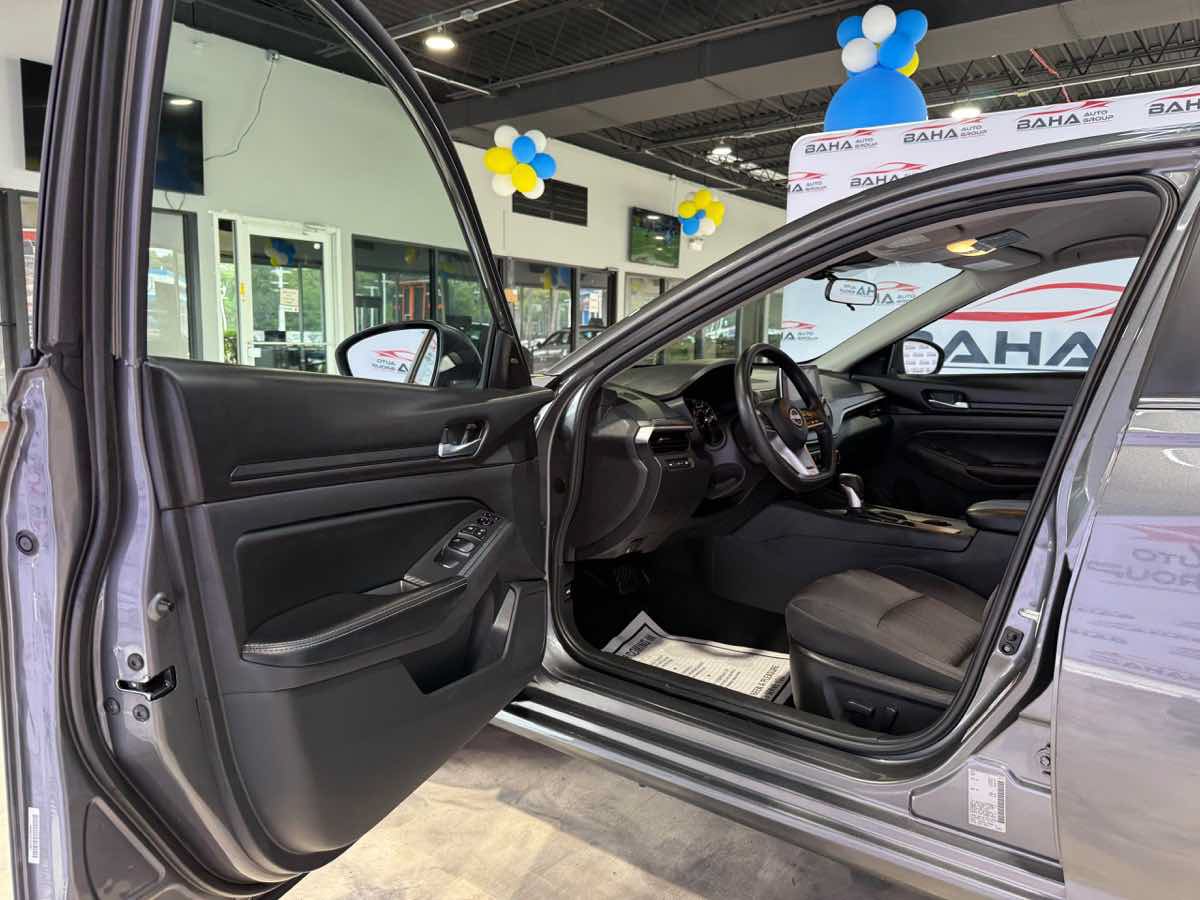 Used 2025 Nissan Altima 2.5 SV AWD/4WD image 25