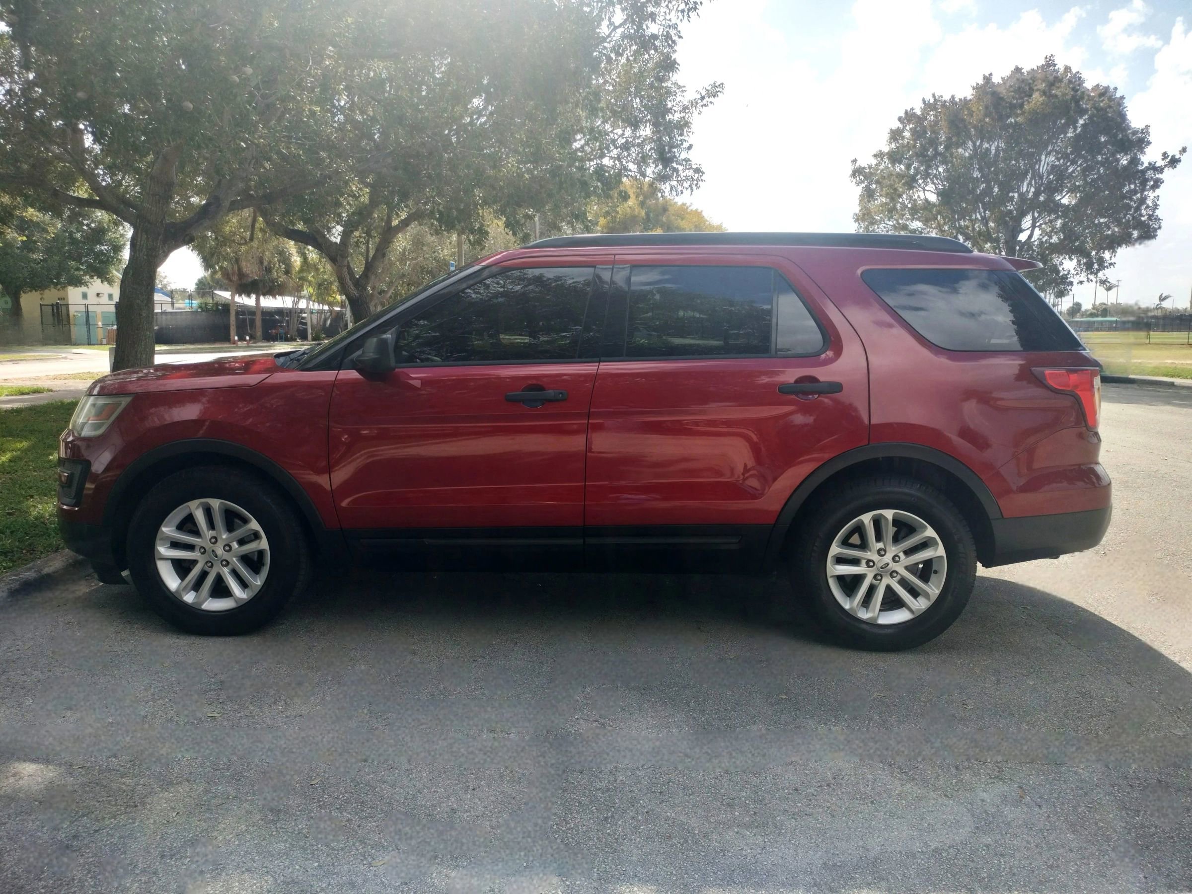 Used 2017 Ford Explorer FWD image 4