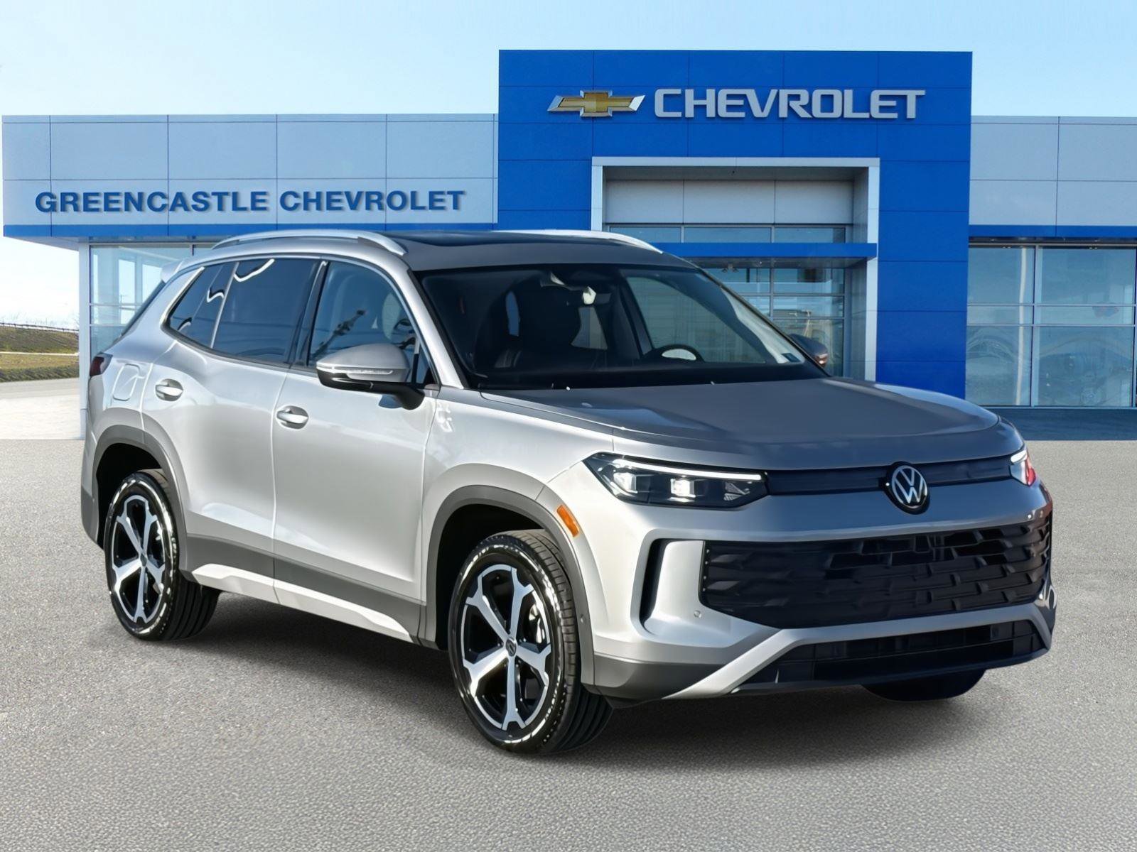 Used 2025 Volkswagen Tiguan SE image 1