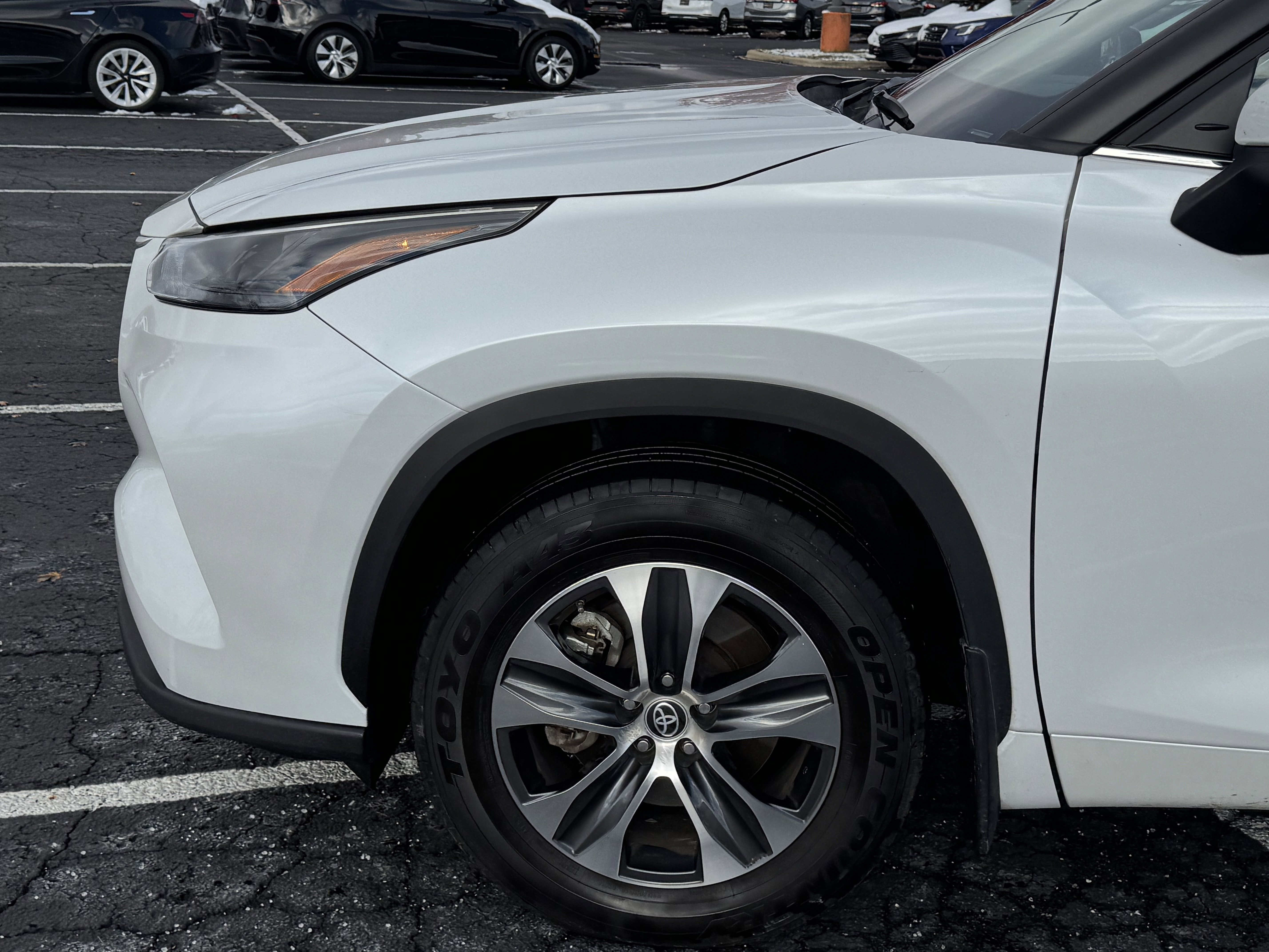 Used 2022 Toyota Highlander XLE image 40