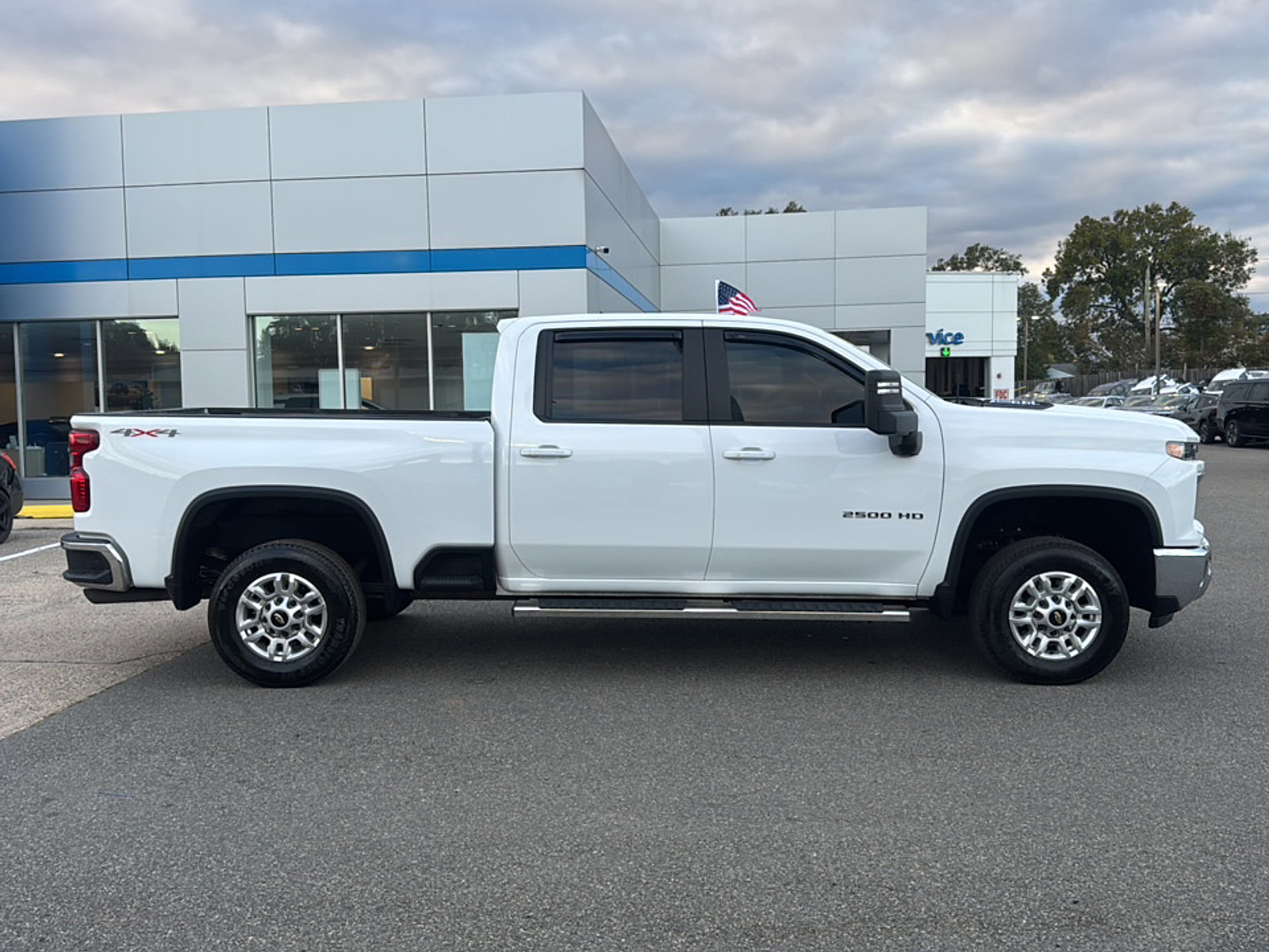 Used 2025 Chevrolet Silverado 2500 LT w/ Convenience Package image 8