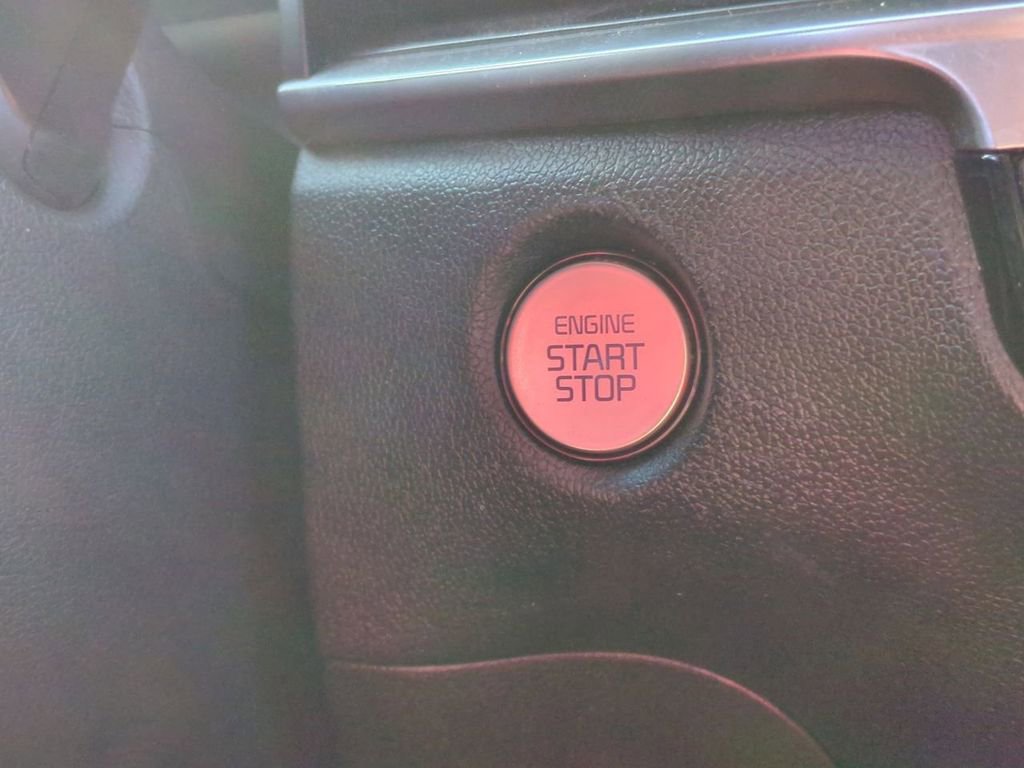 Certified 2025 Kia Sorento S image 17