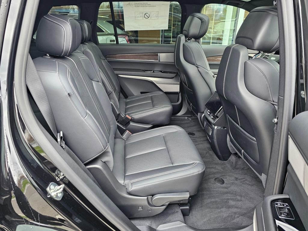 New 2026 Cadillac Vistiq Luxury image 12