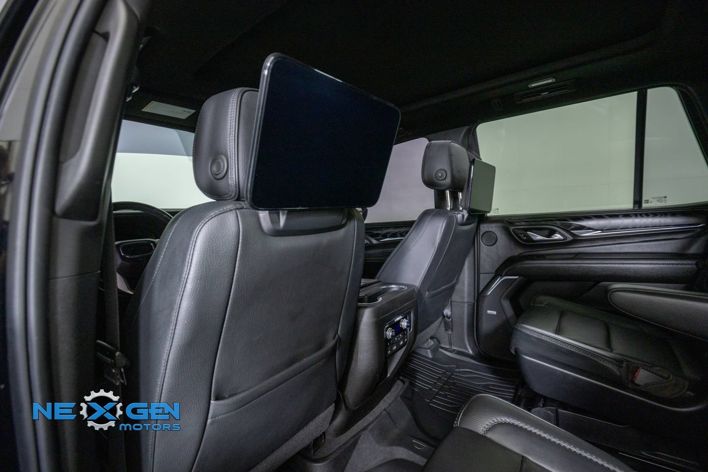 Used 2023 GMC Yukon Denali w/ Advanced Technology Package AWD/4WD image 26