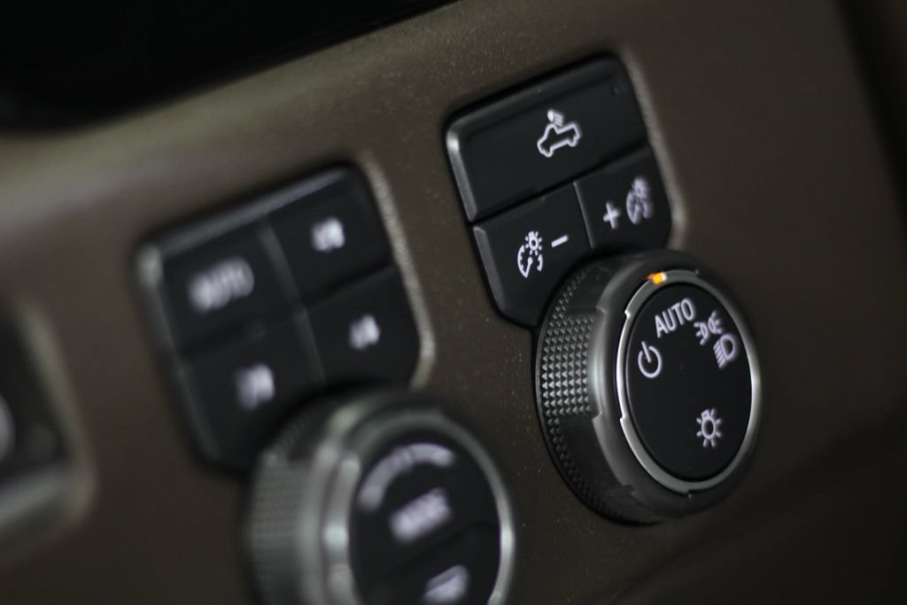 Used 2023 Chevrolet Silverado 1500 LT AWD/4WD image 32