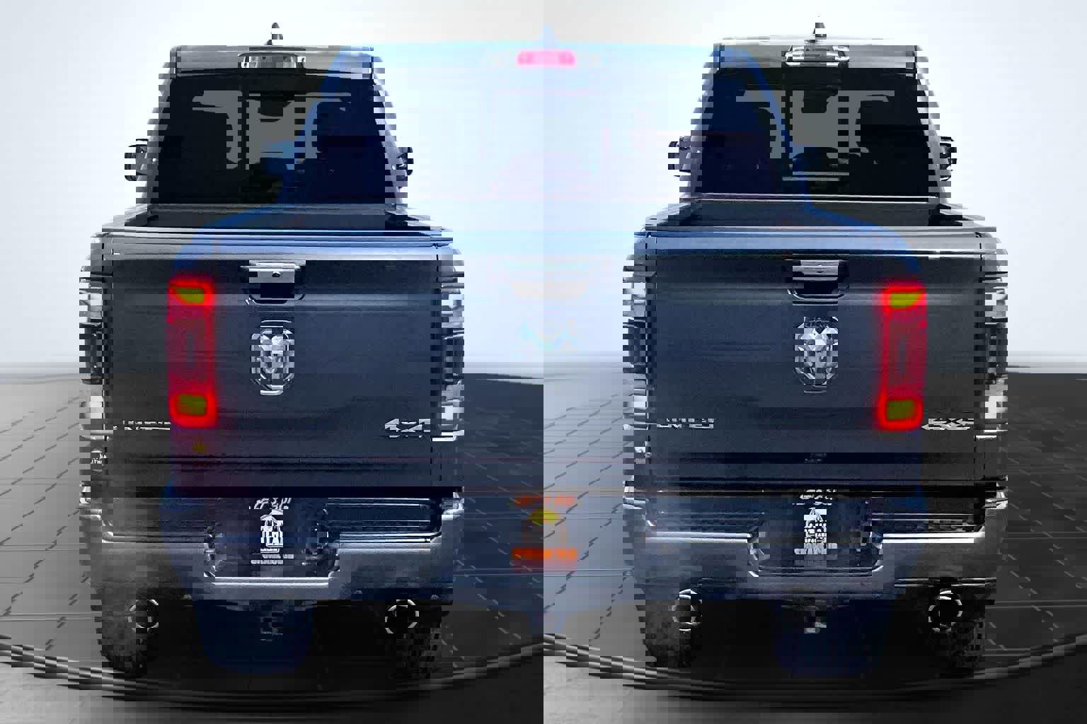 Used 2022 RAM 1500 Limited w/ Body-Colour Bumper Group image 5