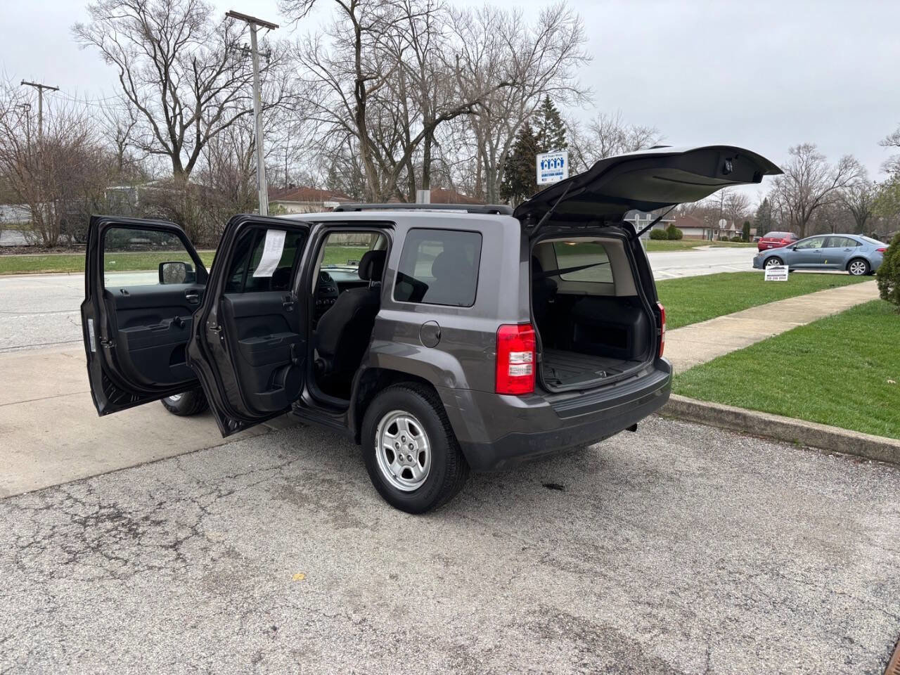 Used 2015 Jeep Patriot Sport image 9