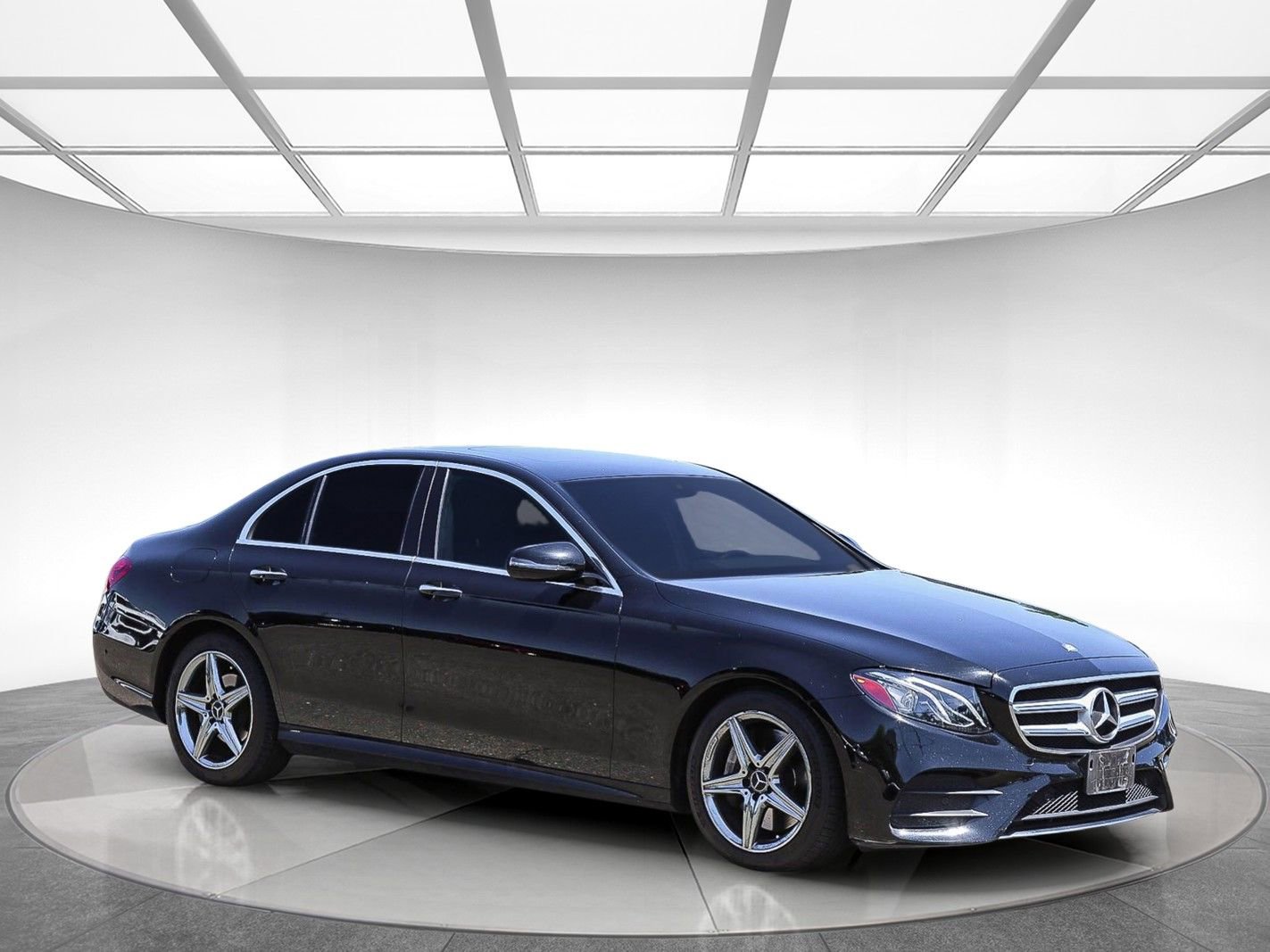 Used 2017 Mercedes-Benz E 300 image 4