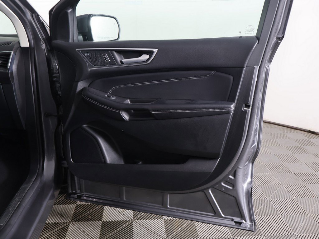 Used 2024 Ford Edge Titanium image 23