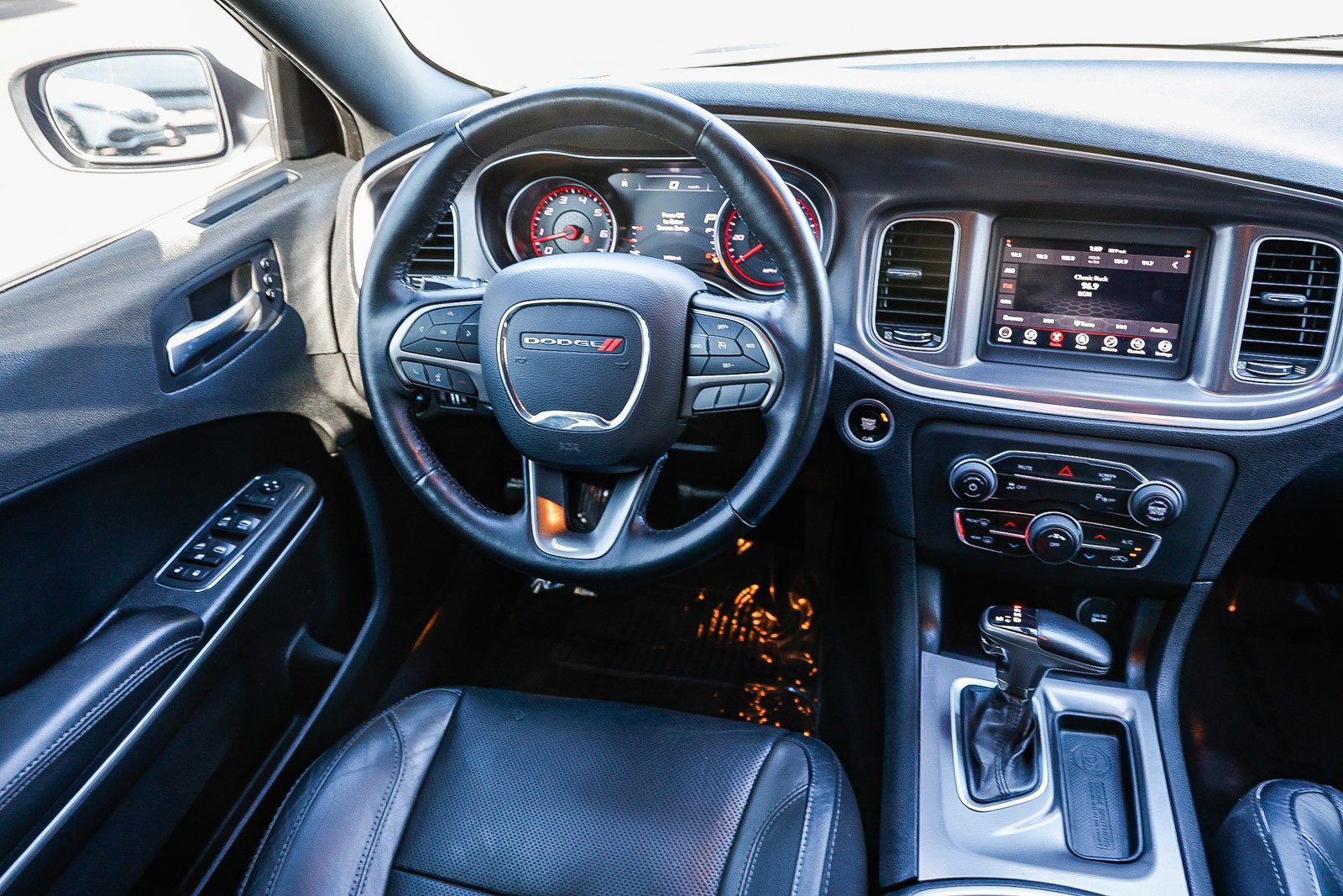 Used 2019 Dodge Charger SXT w/ Leather Interior Group image 14