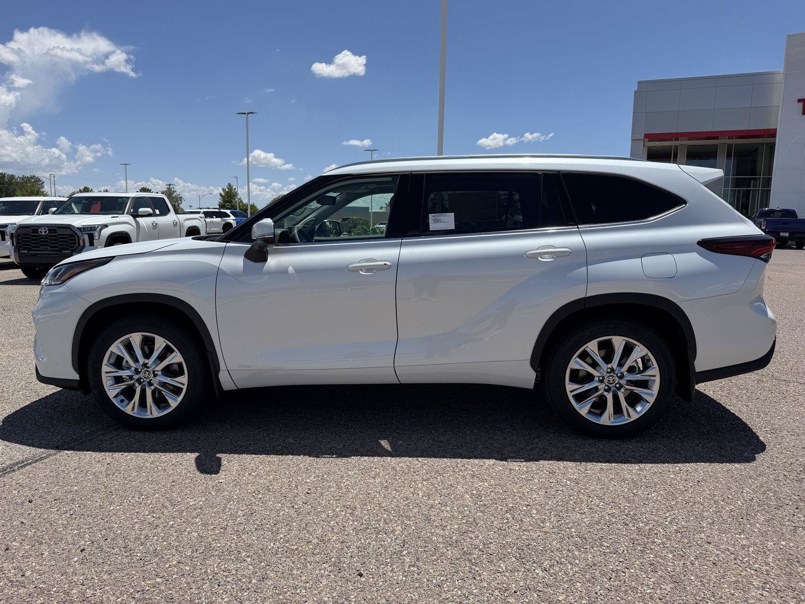New 2026 Toyota Highlander Limited AWD/4WD image 2