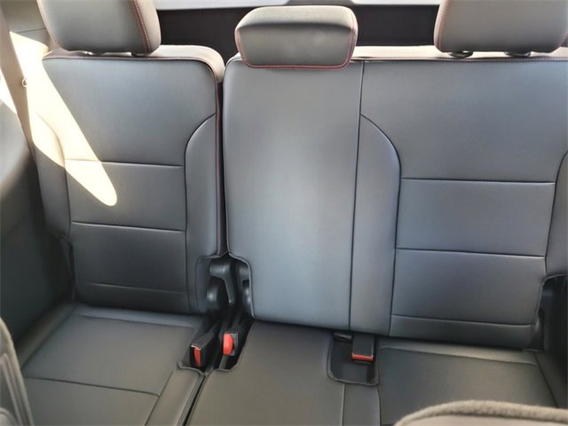 New 2026 Chevrolet Traverse Z71 w/ LPO, Floor Liner Package image 12