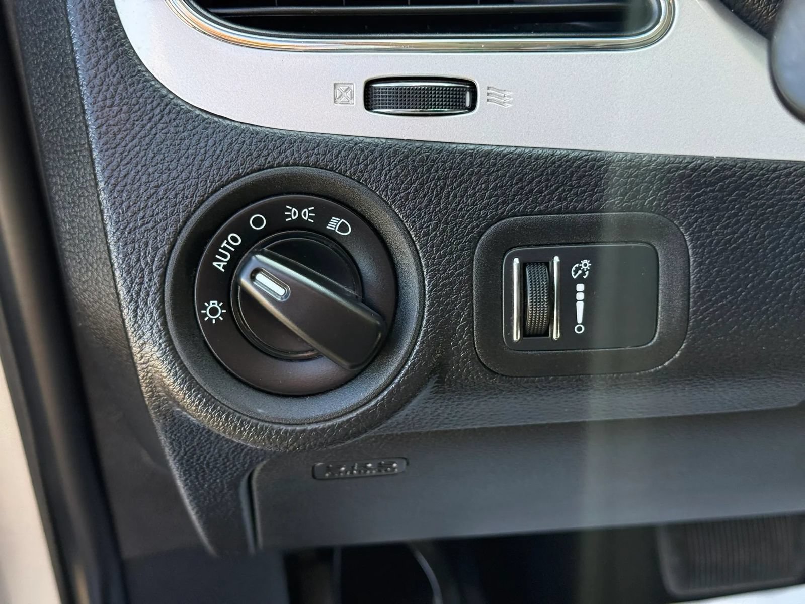 Used 2020 Dodge Journey SE w/ SE Popular Equipment Group FWD image 30