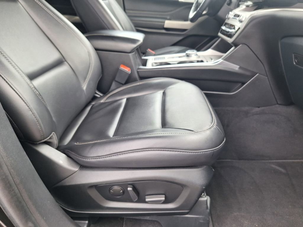 Used 2023 Ford Explorer XLT w/ Equipment Group 202A image 29