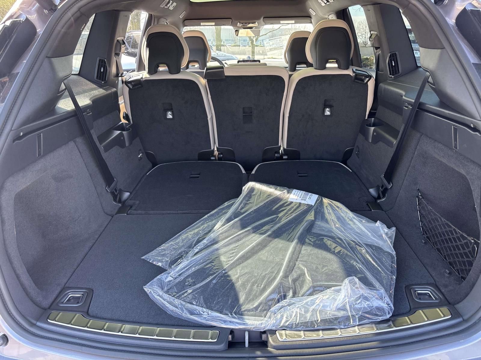 New 2026 Volvo EX90 Ultra AWD/4WD image 9