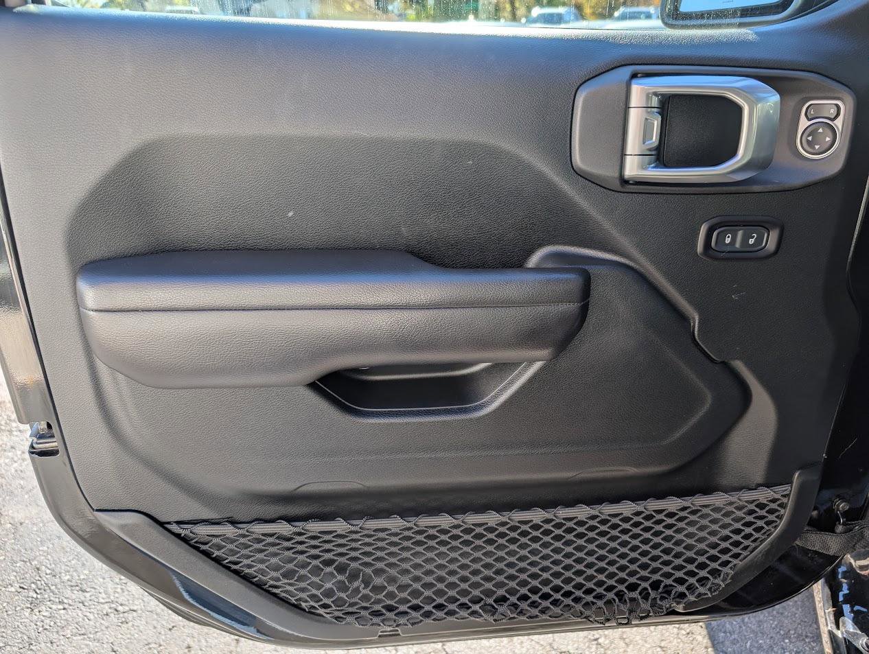 Used 2018 Jeep Wrangler Unlimited Sport S AWD/4WD image 35