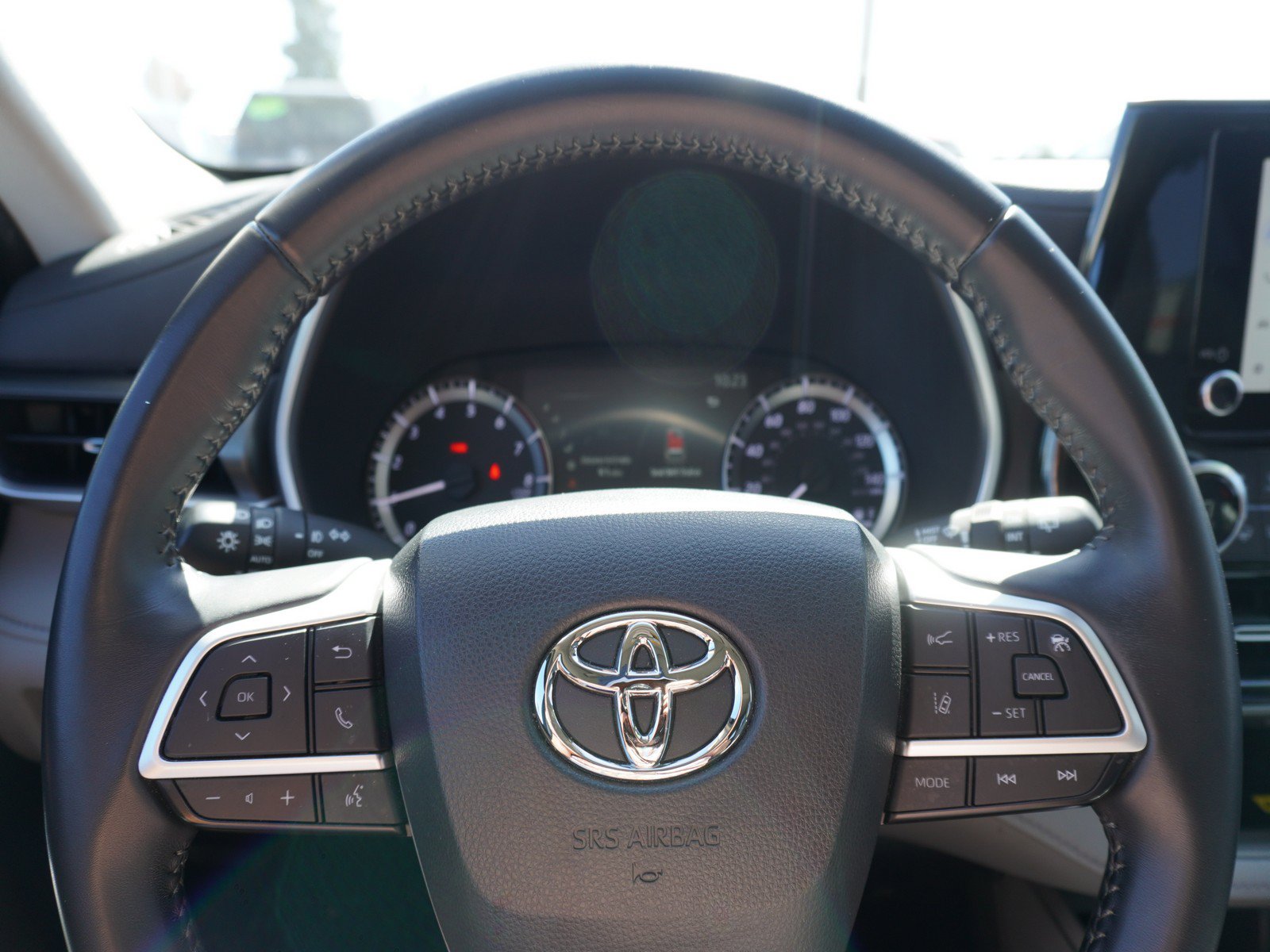 Used 2023 Toyota Highlander XLE FWD image 25