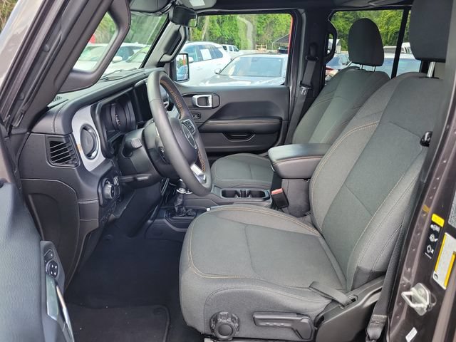 Used 2025 Jeep Wrangler Unlimited Sahara AWD/4WD image 18