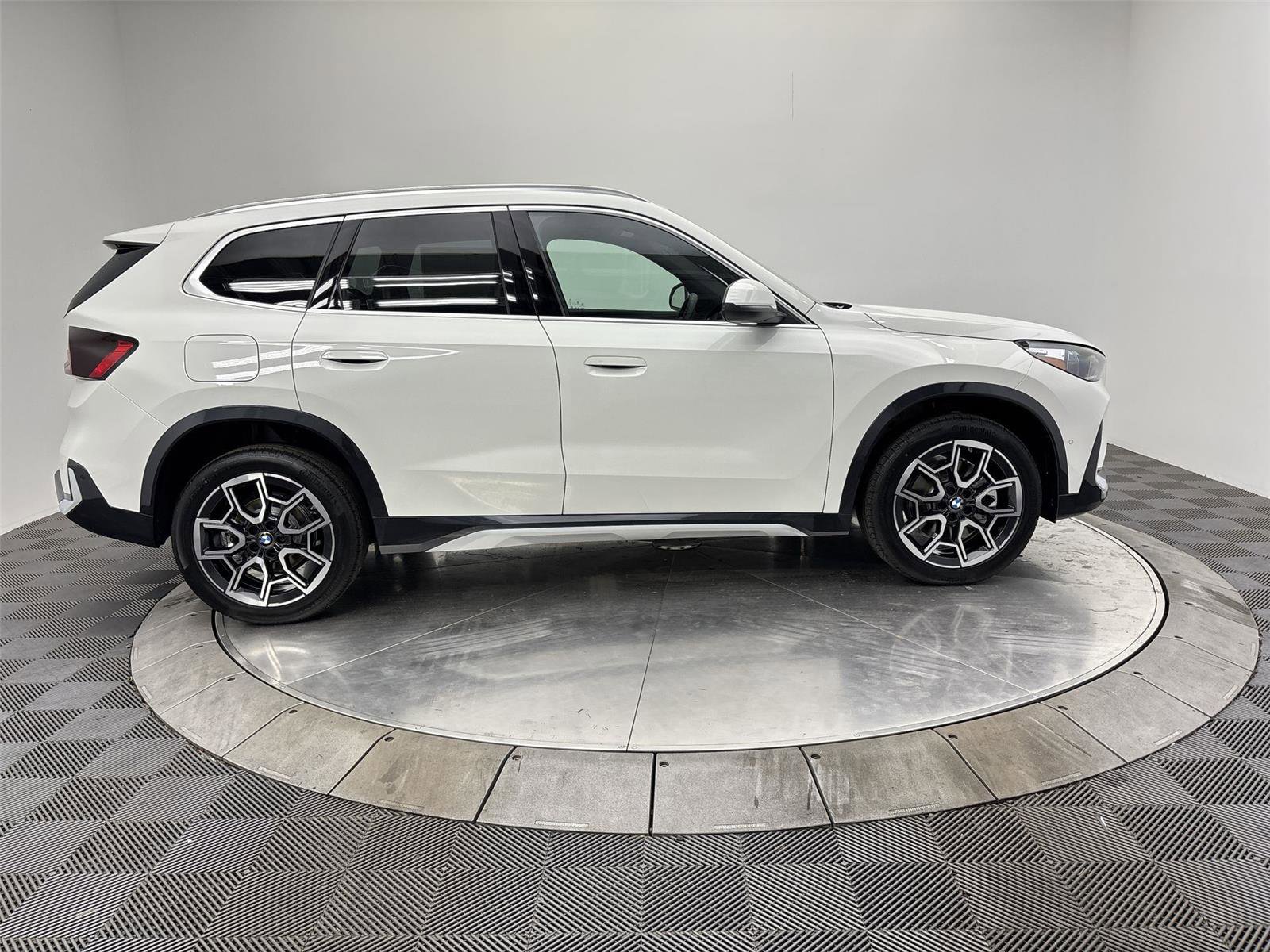 New 2026 BMW X1 xDrive28i w/ Convenience Package AWD/4WD image 17