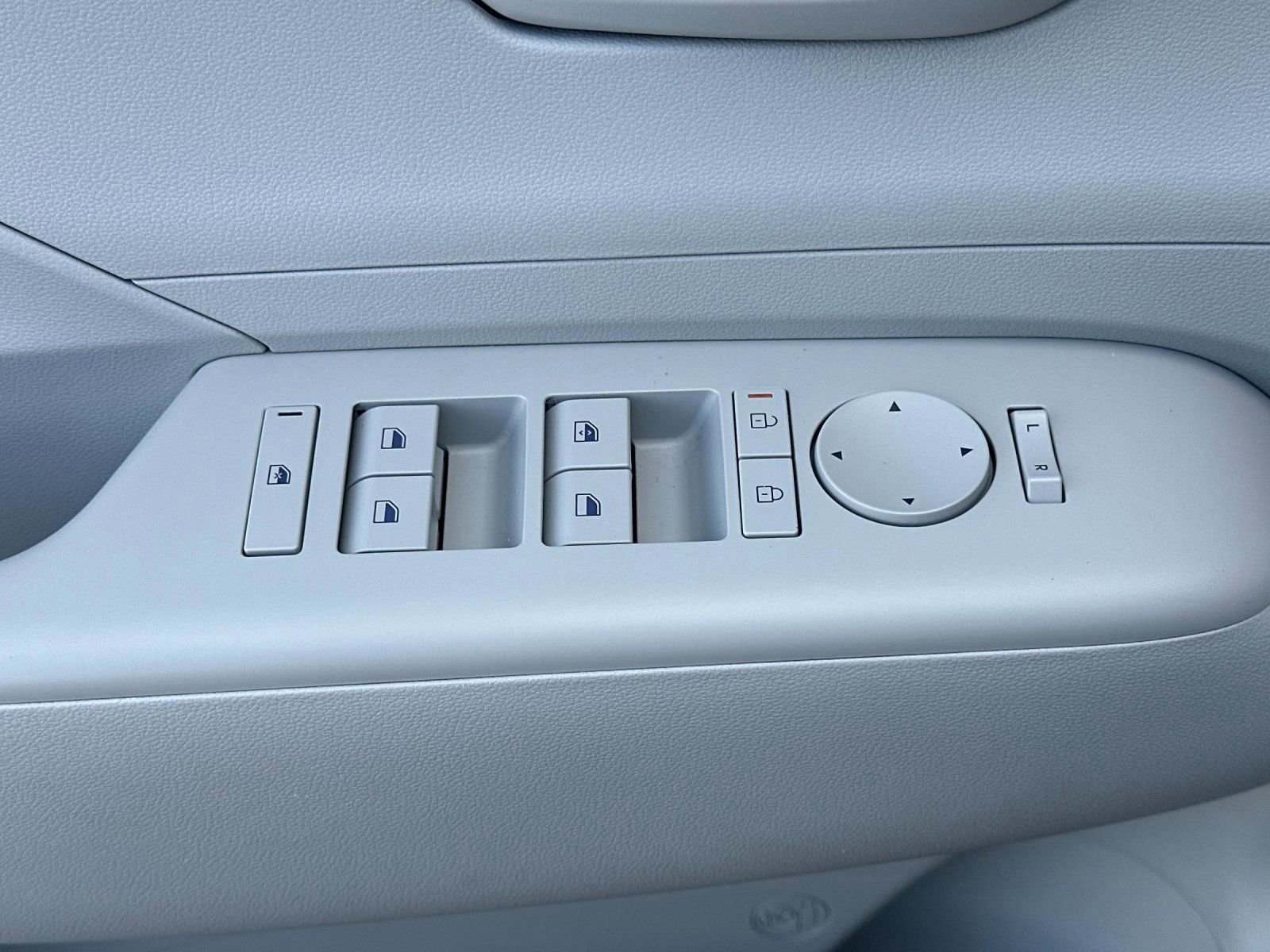 Certified 2025 Hyundai Kona SE AWD/4WD image 11