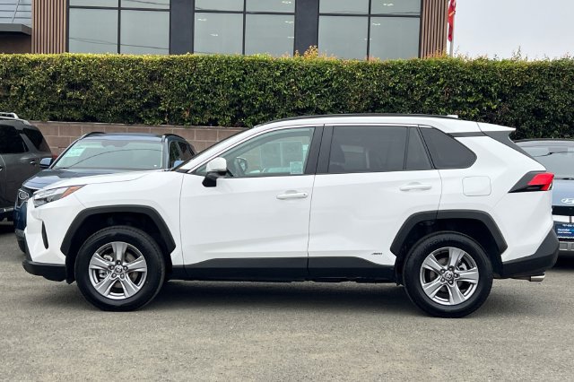 Used 2025 Toyota RAV4 XLE AWD/4WD image 9