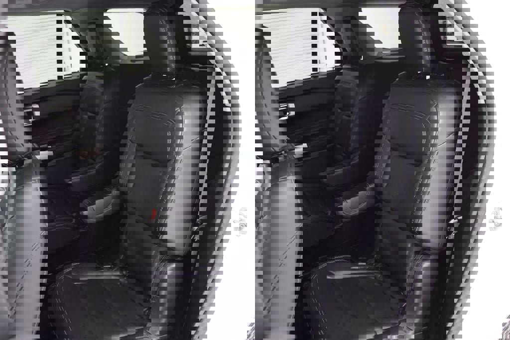 Used 2021 Ford Explorer XLT w/ Equipment Group 202A image 10