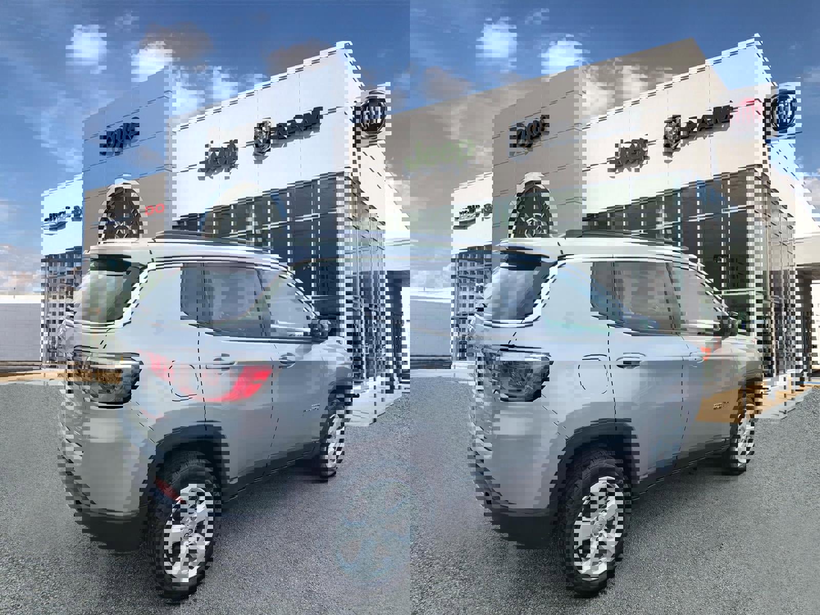 Used 2022 Jeep Compass Latitude w/ Sun and Sound Group image 2