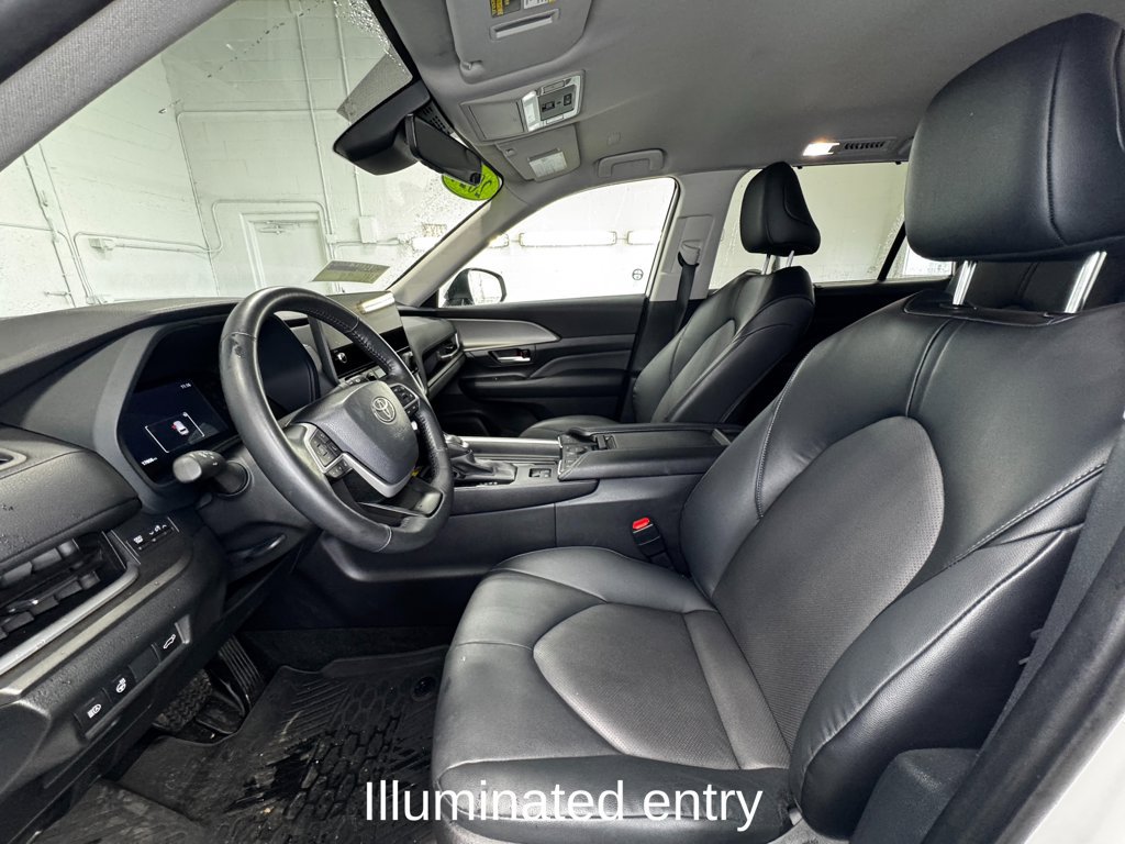 Used 2024 Toyota Grand Highlander AWD image 12