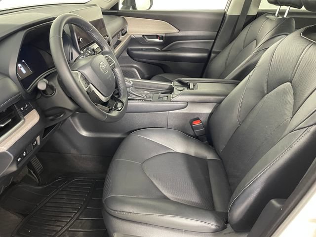 Used 2024 Toyota Grand Highlander AWD image 3