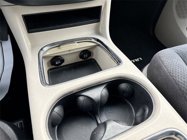 Used 2014 Dodge Grand Caravan SXT image 19