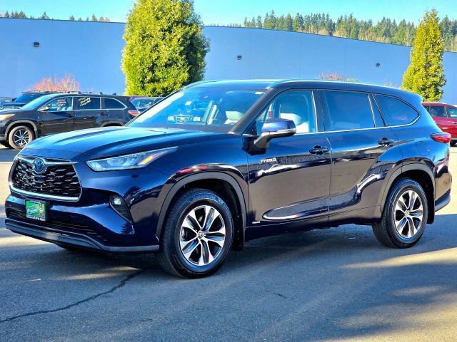 Used 2020 Toyota Highlander XLE AWD/4WD image 3
