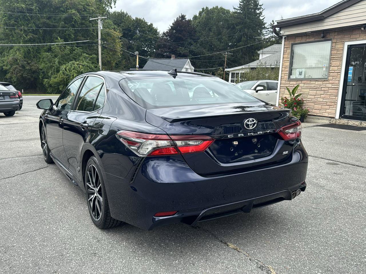 Used 2022 Toyota Camry SE FWD image 12