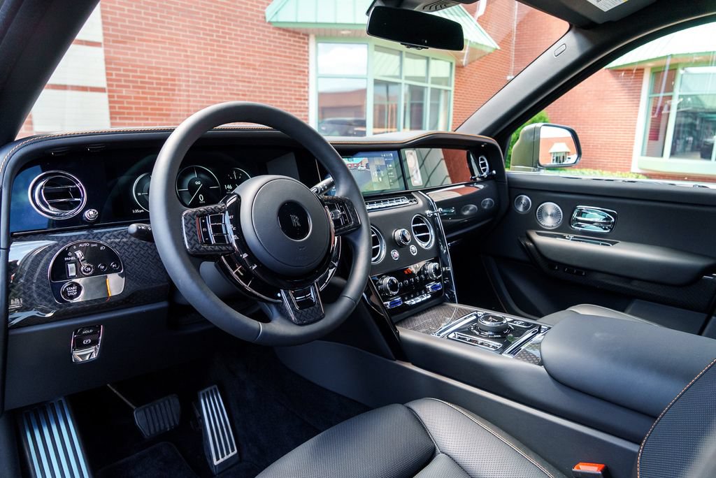 Used 2025 Rolls-Royce Cullinan Black Badge AWD/4WD image 31