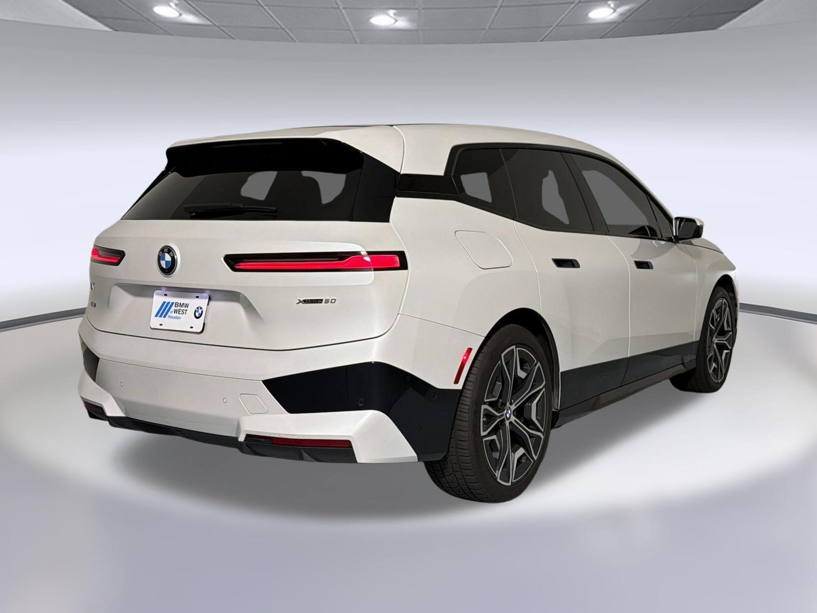Used 2023 BMW iX xDrive50 w/ Ultimate Package AWD/4WD image 9