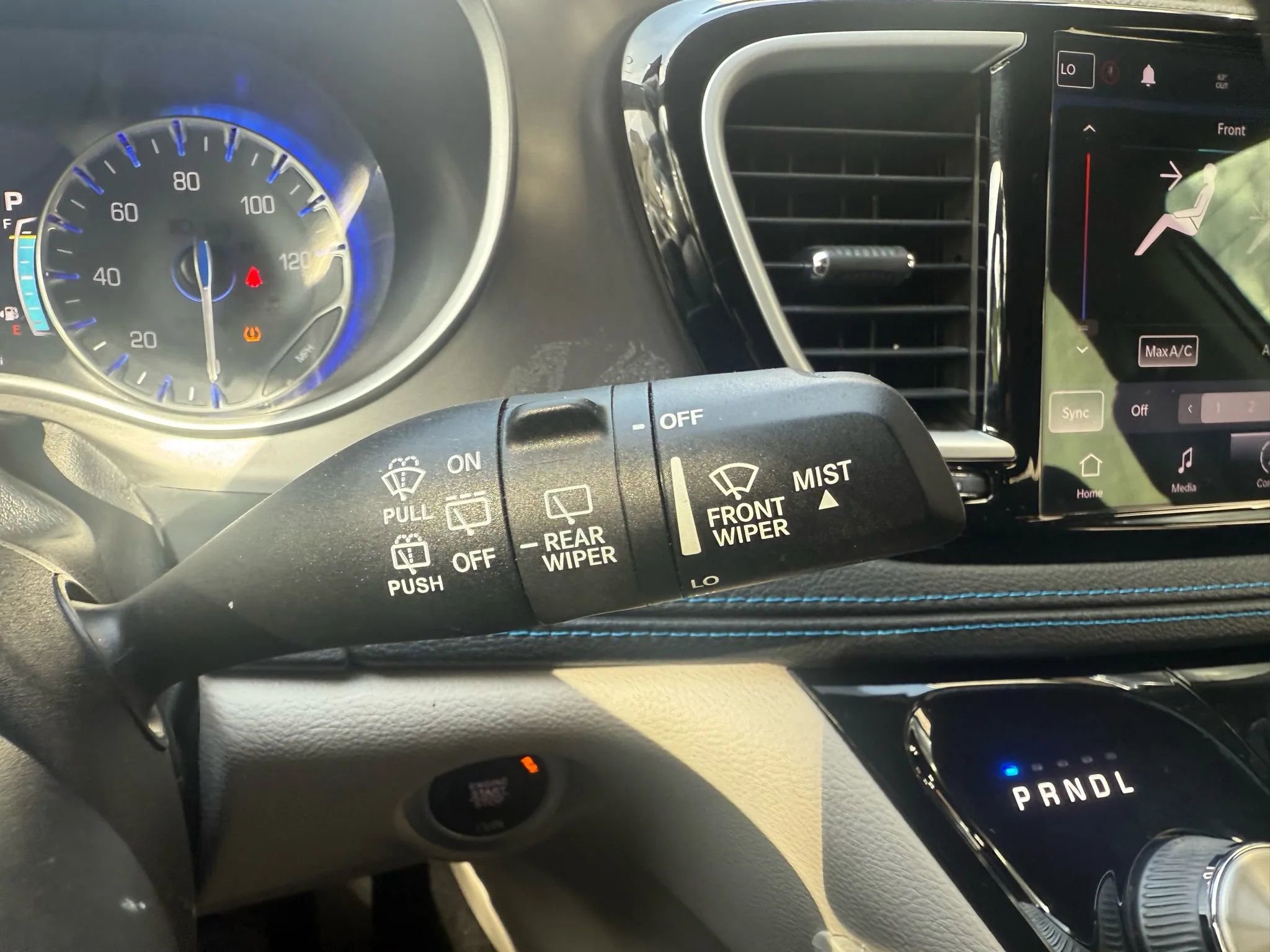 Used 2021 Chrysler Pacifica Touring w/ Uconnect Theater Family Group image 24