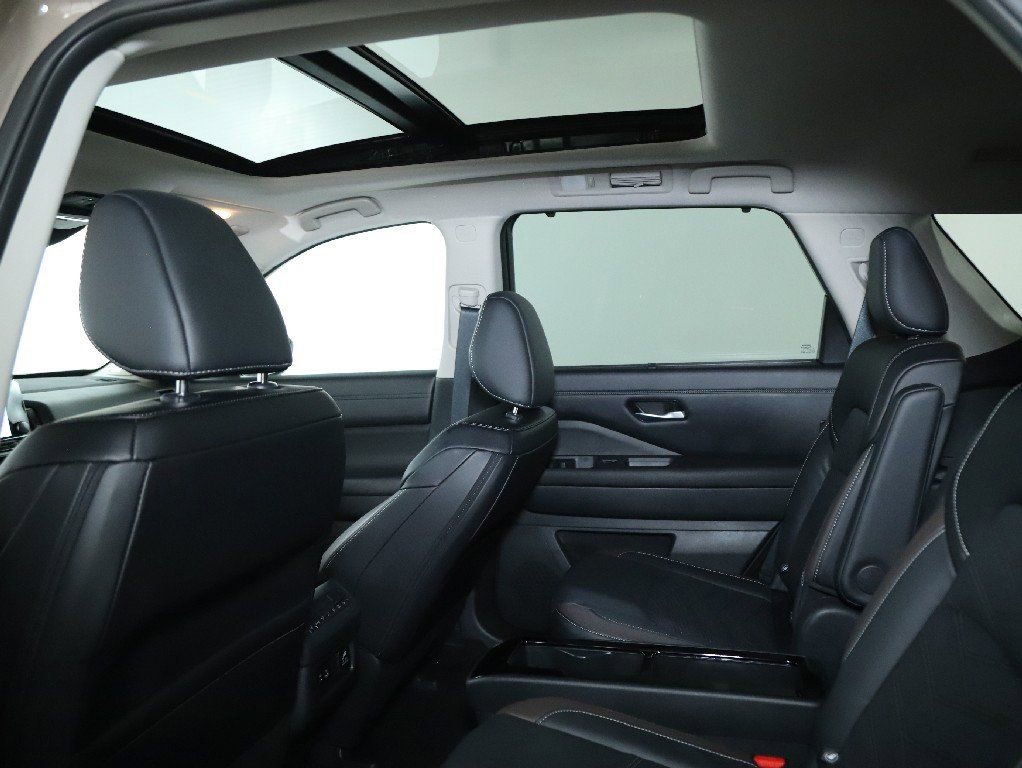 Certified 2024 Nissan Pathfinder Platinum image 18