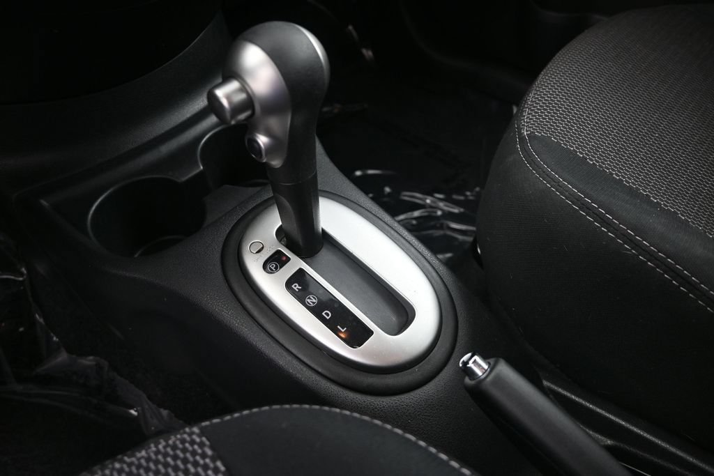 Used 2015 Nissan Versa SV FWD image 22