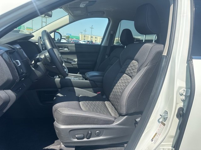 Used 2022 Nissan Pathfinder SV image 16
