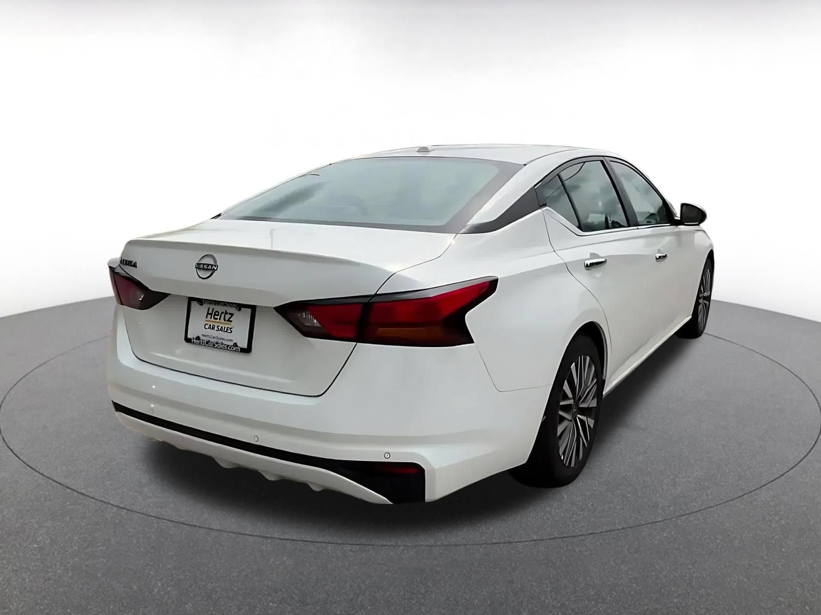 Used 2025 Nissan Altima 2.5 SV FWD image 15