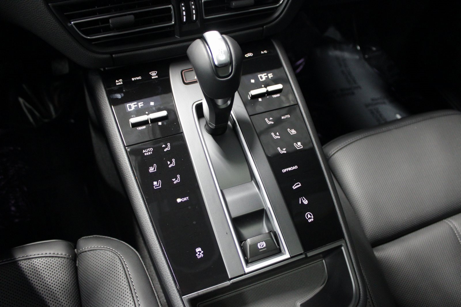 New 2026 Porsche Macan image 32