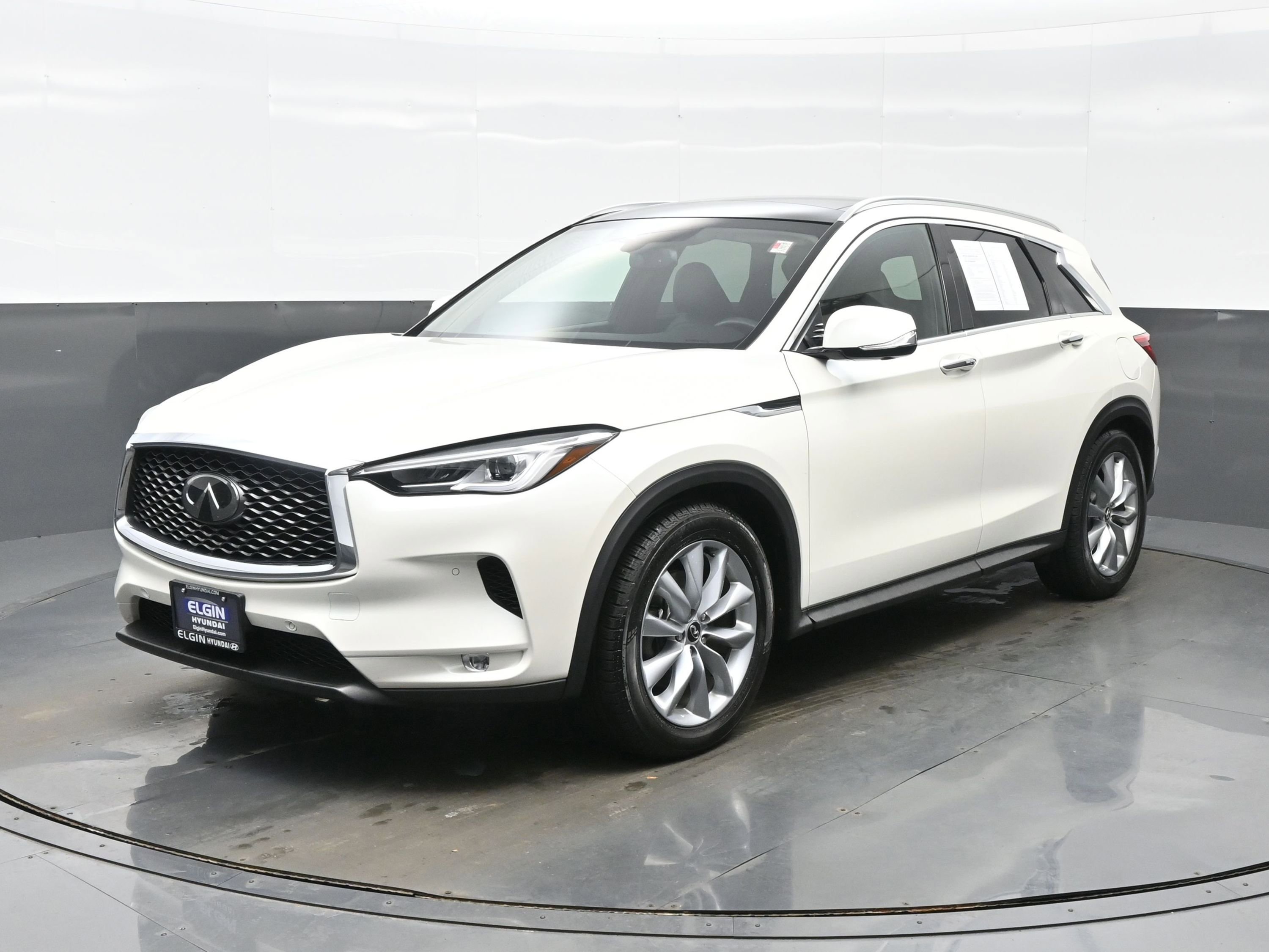 Used 2019 INFINITI QX50 Essential w/ Premium Heat Package image 2