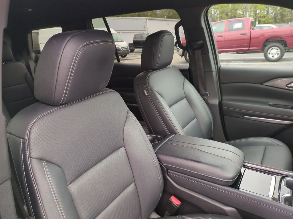 Used 2024 Chevrolet Traverse LT w/ Enhanced Driving Package image 33