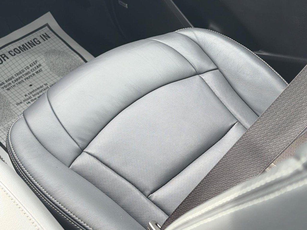 Used 2019 Buick Enclave Premium w/ Experience Buick Package FWD image 18
