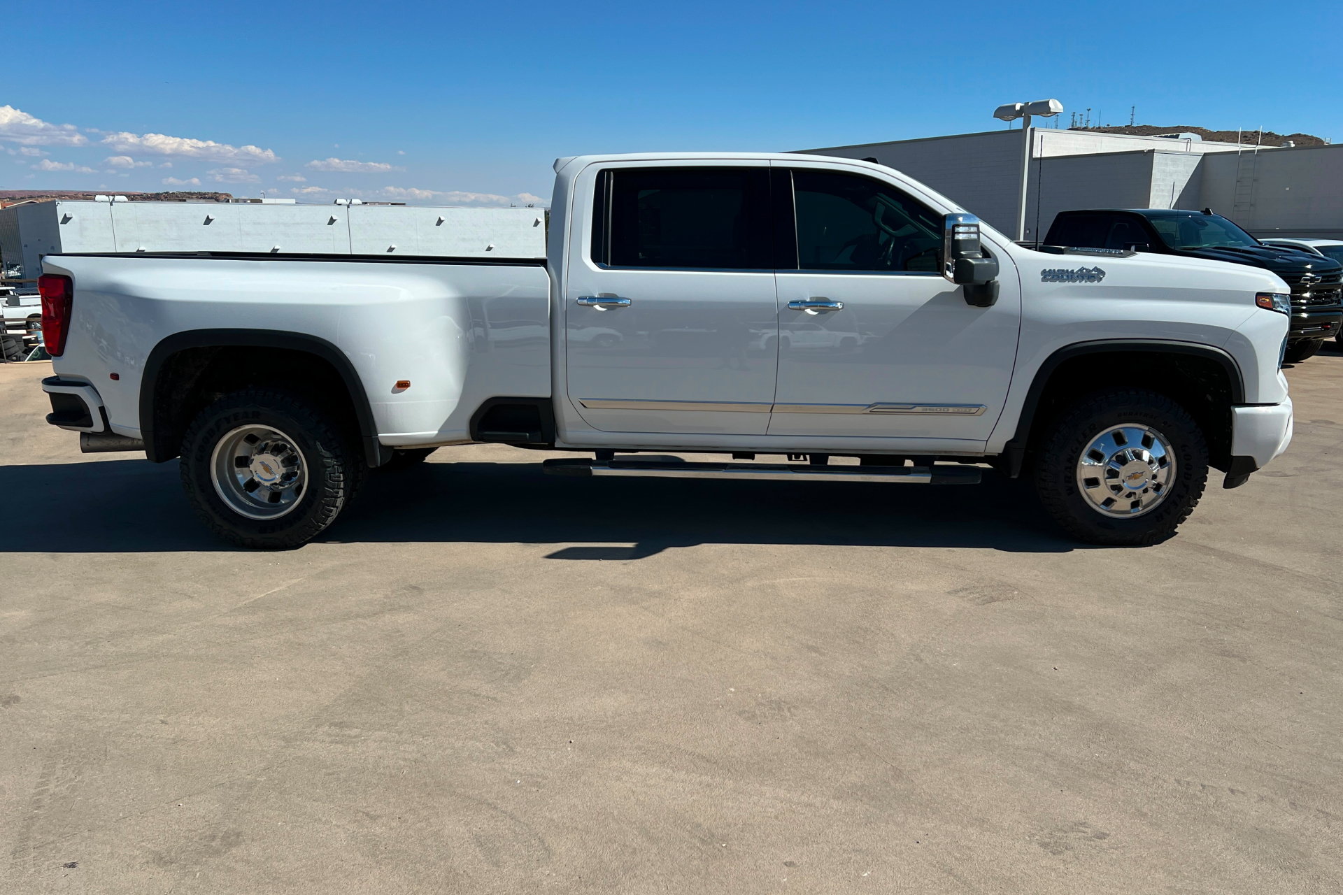 Used 2024 Chevrolet Silverado 3500 High Country w/ High Country Premium Package AWD/4WD image 6