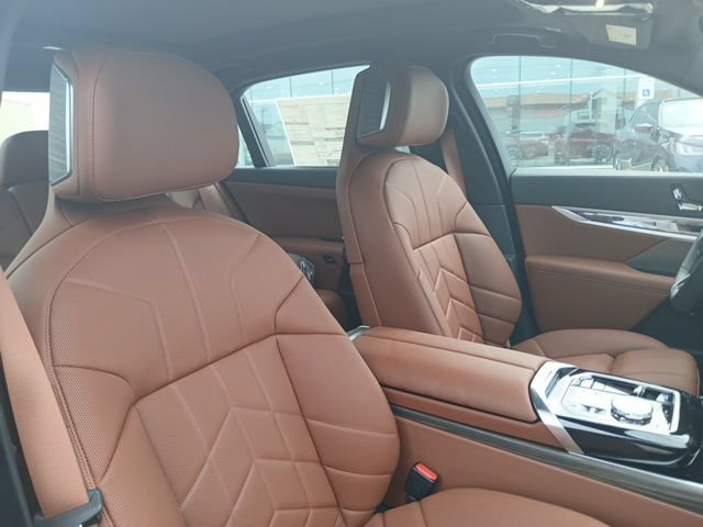 New 2025 BMW i7 xDrive60 AWD/4WD image 17