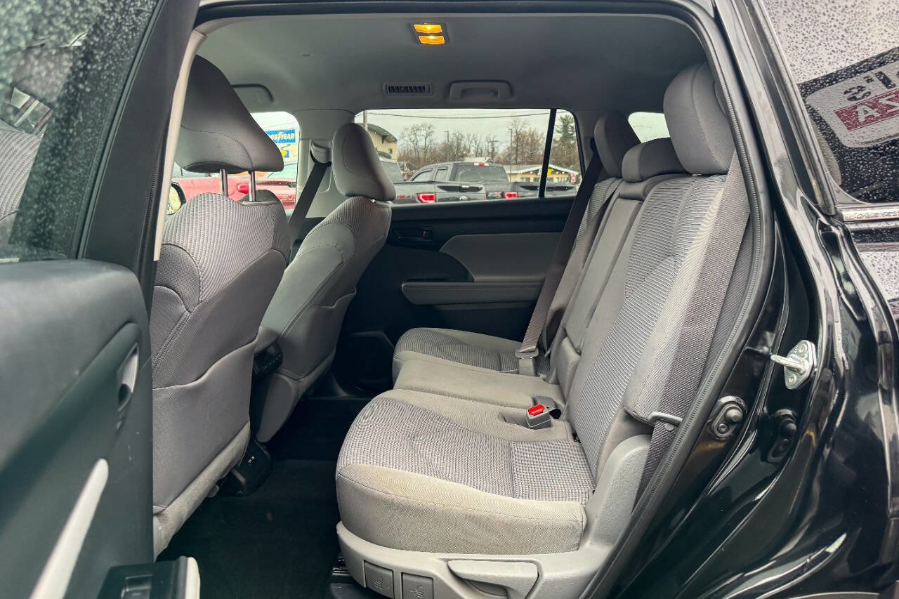Used 2020 Toyota Highlander LE image 23